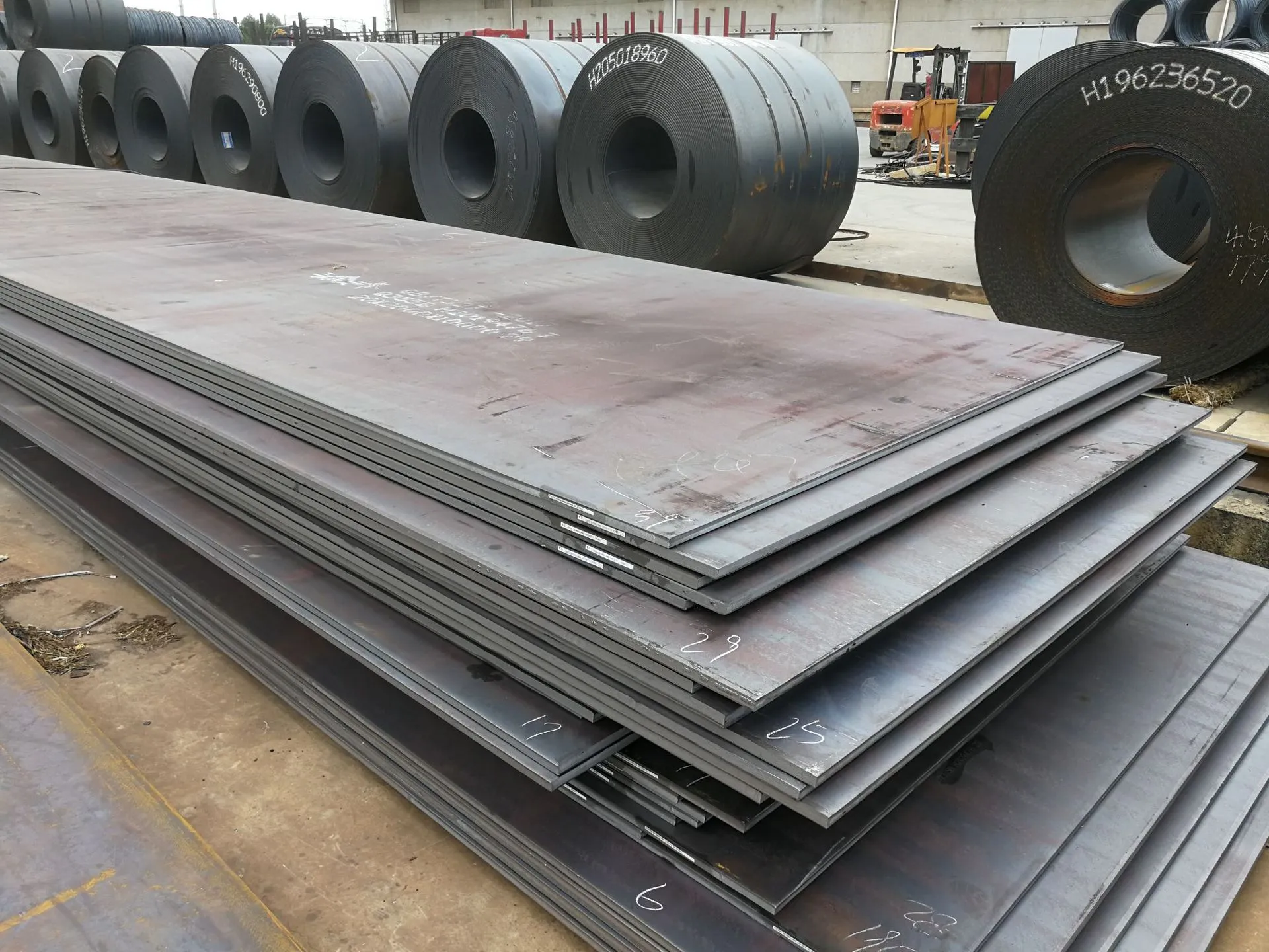Análise de fissuras por flexão em chapa de aço laminada a quente Q235B formada